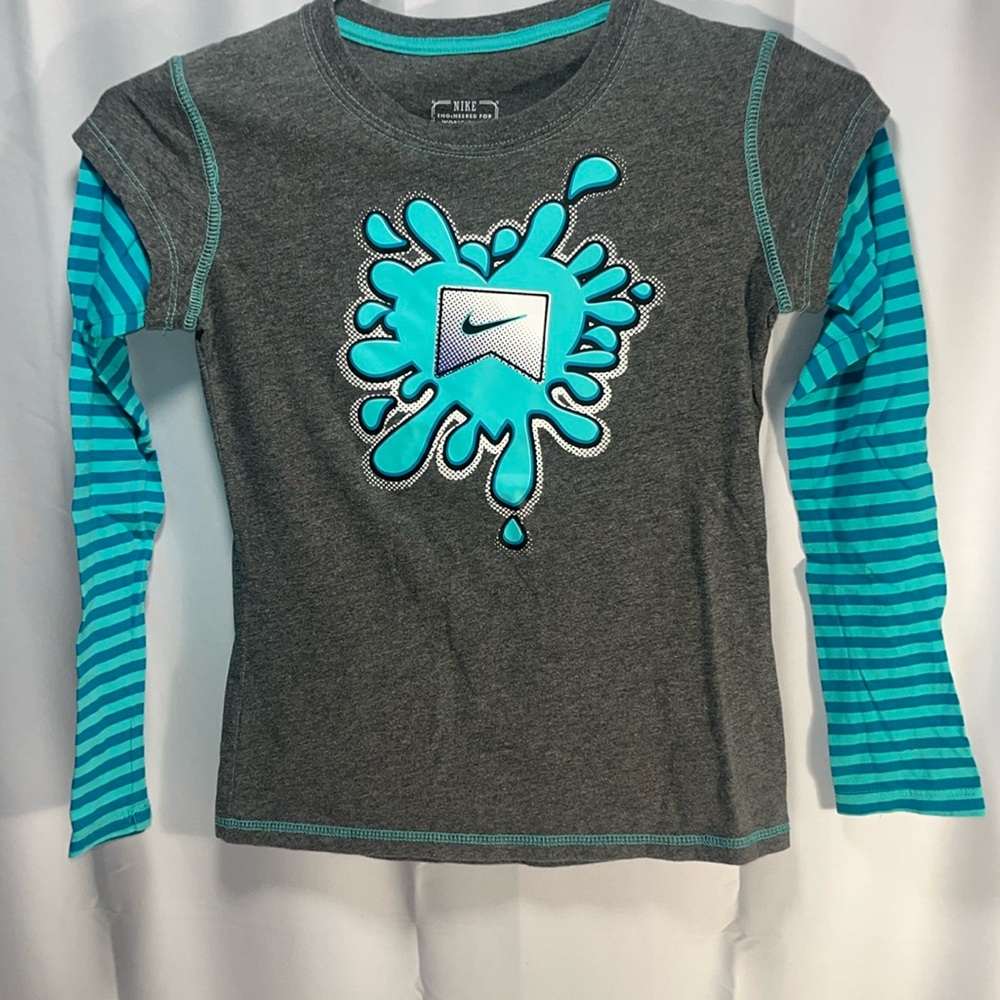 Nike long sleeve T-shirt, size medium, like new.